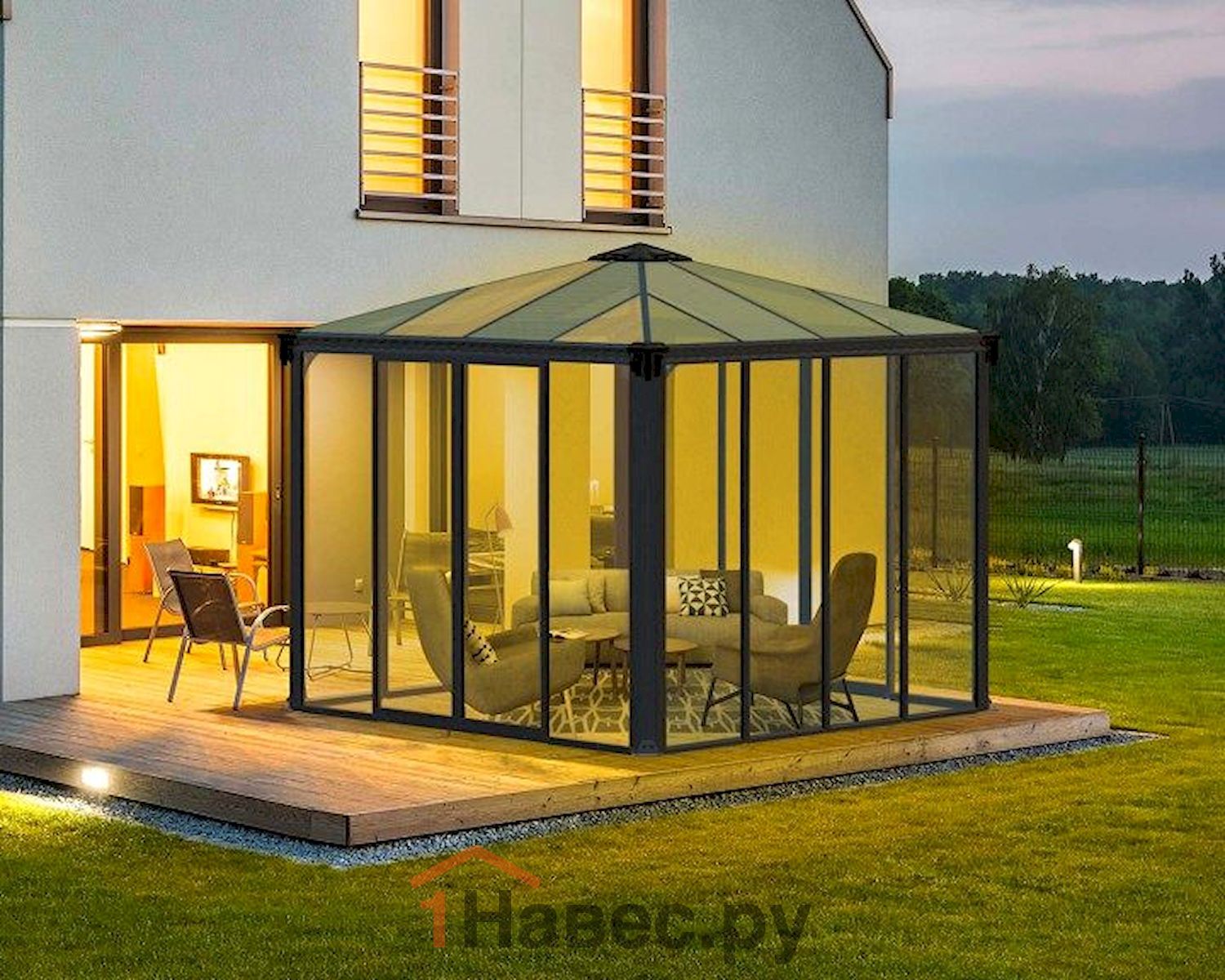 Закрытая беседка из поликарбоната